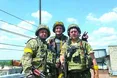 «Літній чоловік встав перед бійцями на коліна. І простягнув їм зім’яту пачку цигарок»...