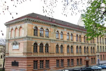 Корпус академії на вулиці Підвальній, 17