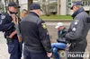 У Львові поліцейські затримали чоловіка, який ударив ножем незнайомця