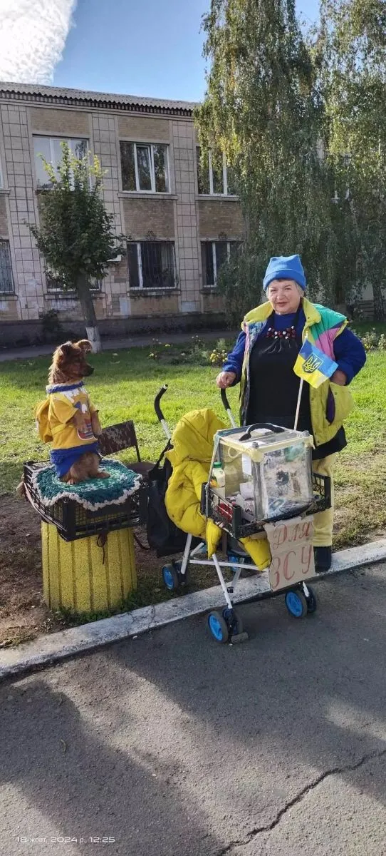 Побачивши такого «волонтера», люди не шкодують грошей для ЗСУ.