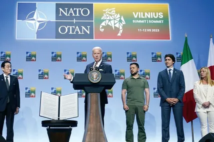 На саміті НАТО Україну закликали до енергійнішого проведення реформ. Тоді, мовляв, дочекаємося запрошення в Альянс.