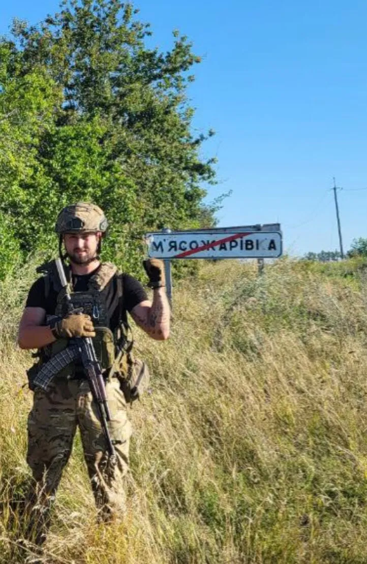 Роман та його побратими витісняли ворога із села М’ясожарівки на Луганщині.