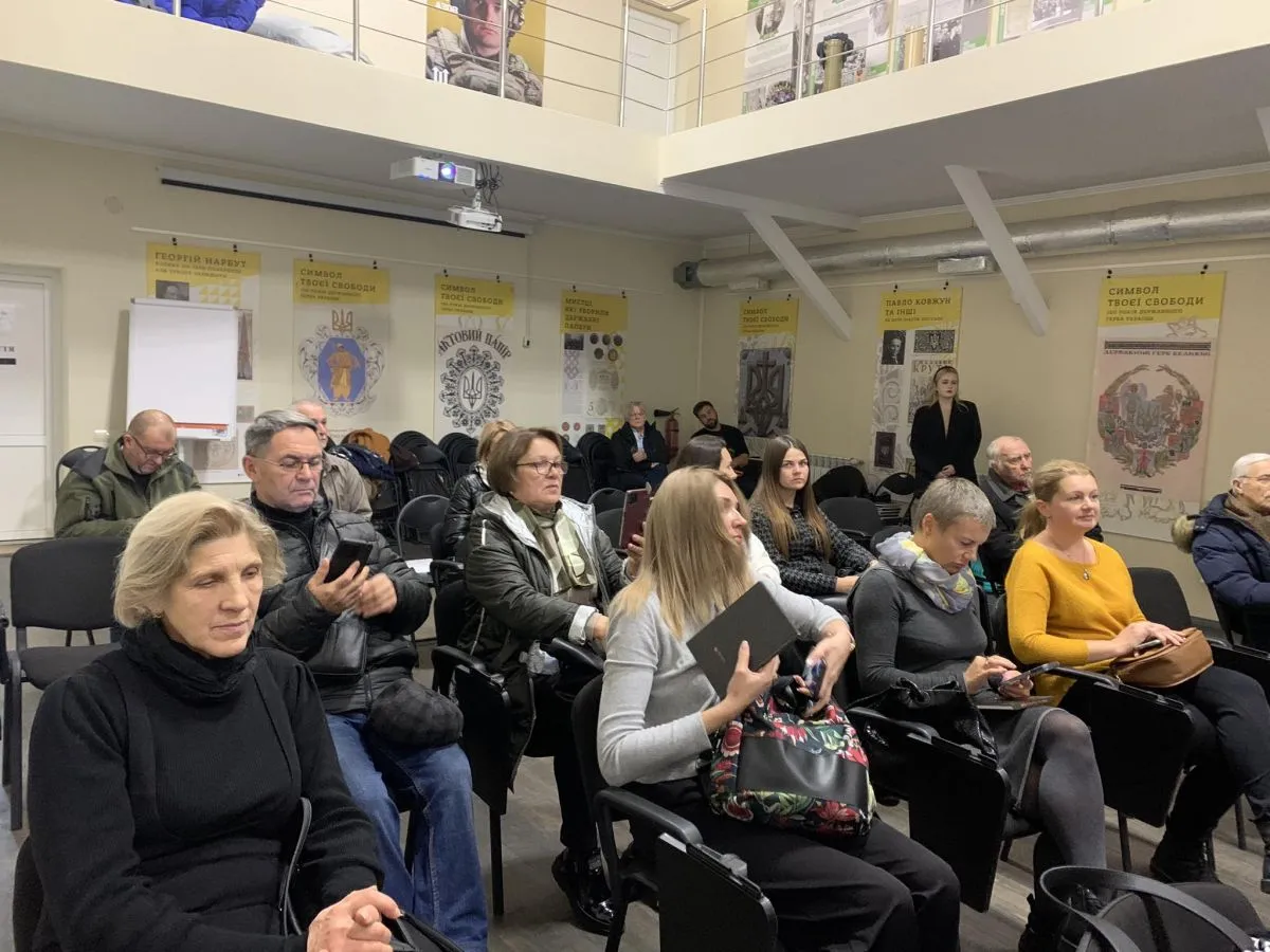 Гості презентації - колеги загиблого Героя Віктора Дудара, друзі, громадські активісти Львова, політики…