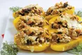 Картопляні «човники» з куркою і грибами