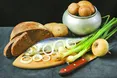На хлібі й картоплі