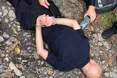 Поліцейські затримали особу, яка вчора напала на чоловіка з ножем