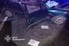 На Львівщині сталася аварія: водія затисло у машині