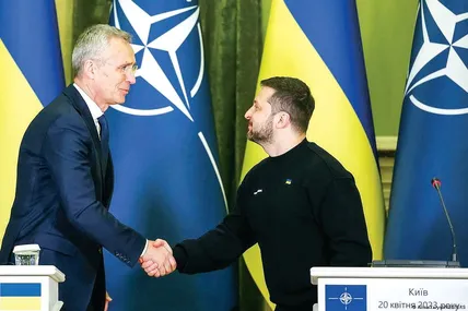 Під час квітневої зустрічі у Києві генсек НАТО Єнс Столтенберг сказав Володимиру Зеленському, що Україна заслужила право бути членом Альянсу.