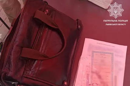 Сумка. Фото: Патрульна поліція Львівської області