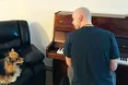 Не гул снарядів, а музика супроводжує тепер Роні