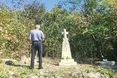 Відновлюють забуті могили