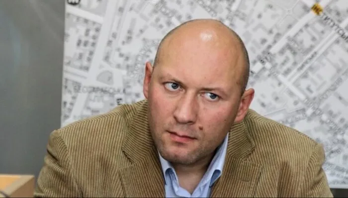 Всупереч думці прокурорів, «беркутівцю» Ростиславу Пацеляку суд дозволив їздити по всьому Яворівському району... Фото із соцмереж.