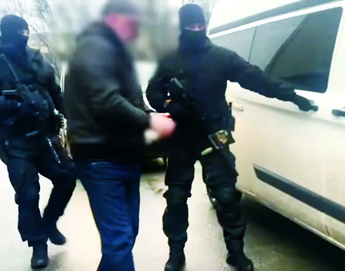 За організацію та участь у так званій “сходці” (ч.1 ст.255-2 КК України) обом “злодіям в законі” може загрожувати до 12 років ув’язнення з конфіскацією майна, а за поширення злочинного впливу (ч.3 ст.255-1 КК України) — до 15 років ув’язнення.