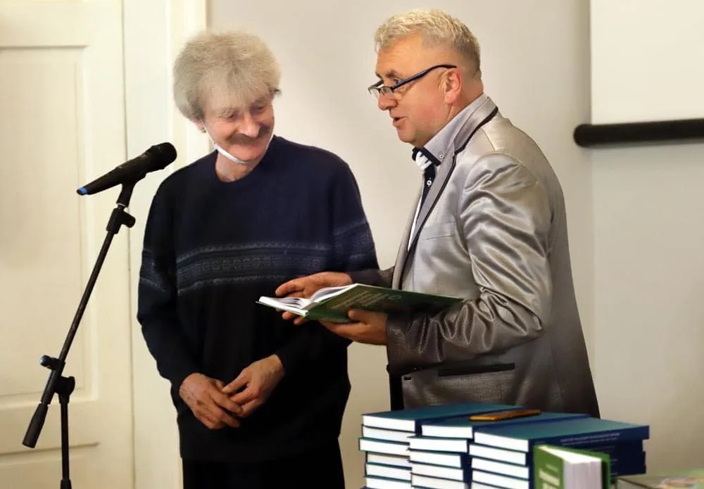 Фото Галини Ткачук з презентації книжки «Незрівнянний світ краси Назарія Яремчука» 