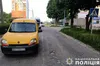 У Золочеві під колесами авто постраждала літня жінка