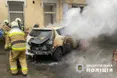 В центрі Києва після вибуху спалахнув автомобіль