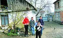 Столітня хата от-от «поховає» багатодітну сім’ю