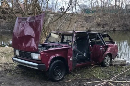 На Львівщині авто впало з мосту у річку: водій загинув