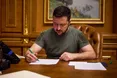Президент Зеленський підписав закон щодо виплати 15 мільйонів гривень родичам добровольців, які загинули під час захисту України
