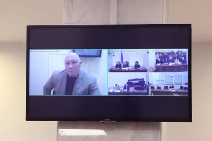 У засіданні Київського Апеляційного суду командир львівського «Беркута» Р. Пацеляк брав участь дистанційно, через відеозв’язок із СІЗО. Фото Олександра Тимошенка.