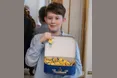 11-річний Єнс з Данії, який продавав синьо-жовтих великодніх курчат, зібрав для України понад $ 8 тис