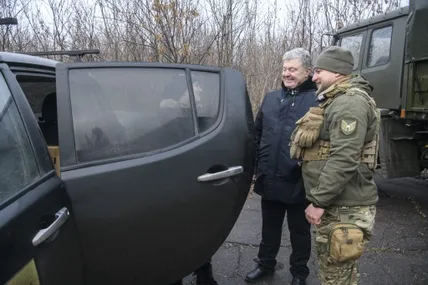 Порошенко привіз пікап та електрообладнання Олександру Погребиському у 46-ту бригадуhttps://eurosolidarity.org/2022/12/21/navalyuye-rusni-pid-bahmutom-poroshenko-pryviz-pikap-ta-elektroobladnannya-oleksandru-pogrebyskomu-u-46-tu-brygadu/