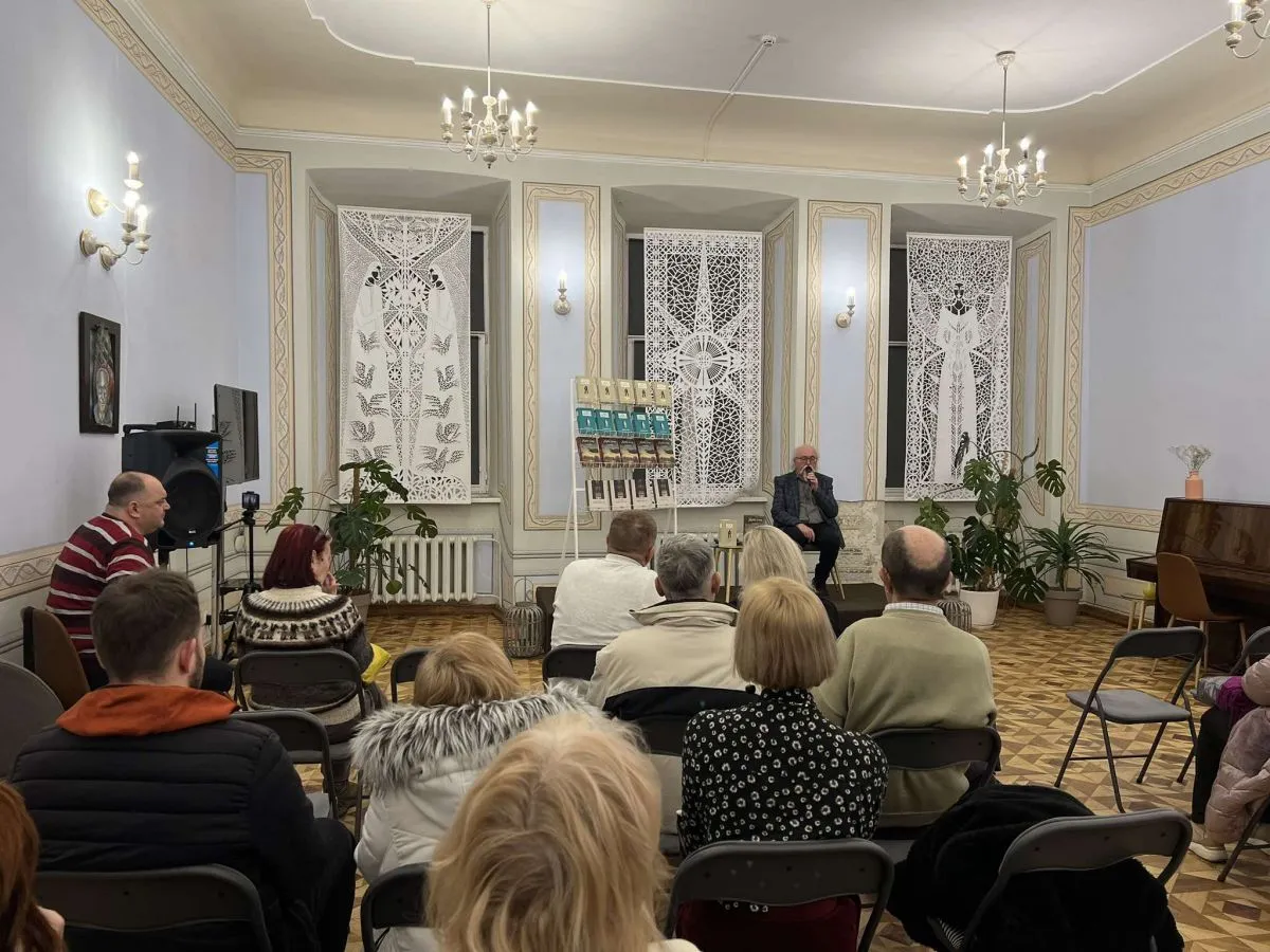 Презентація книг Юрія Винничука в Львівській обласній бібліотеці для юнацтва ім. Романа Іваничука. Фото автора
