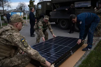 Маск відправив в Україну сонячні панелі