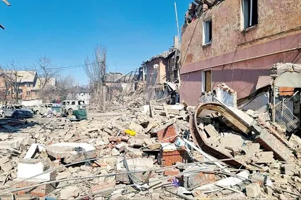 Зруйнований будинок у Маріуполі, де жив 16-річний Олександр з дідусем та бабусею. Фото з відкритих джерел