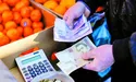 Дві апельсинки на місяць і одні дитячі штани на два роки