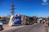 Біля Винник перекинулася вантажівка (ФОТО)