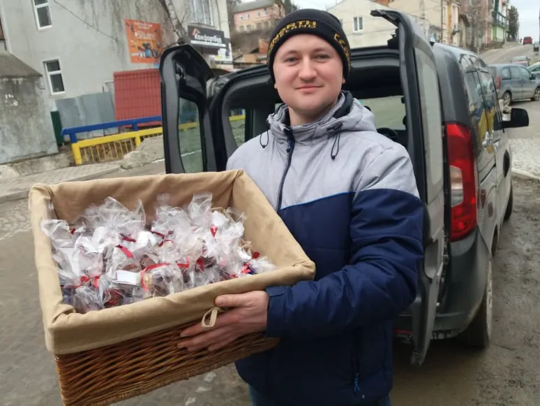 «Енергетичні батончики» для воїнів і біженців.