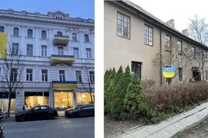 На деяких будинках у Вільнюсі є кілька українських прапорів. Фото автора