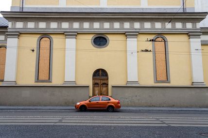 Війна війною, а ремонт чиновницьких авто за розкладом!