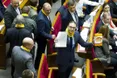 Як "самооборонці" вручали опозиціонерам сухарі "Московські"