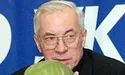 На зарплату Азарова 32 українці виживають