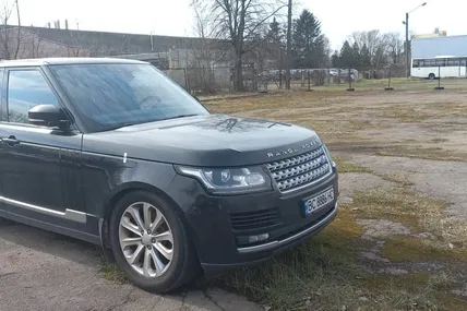 Вартість Land Rover майже 2 млн грн. Фото автора