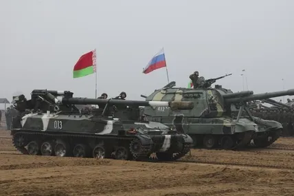 білоруси та росіяни. Фото умовне