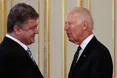 Байден та Порошенко обговорять можливість надання Україні зброї