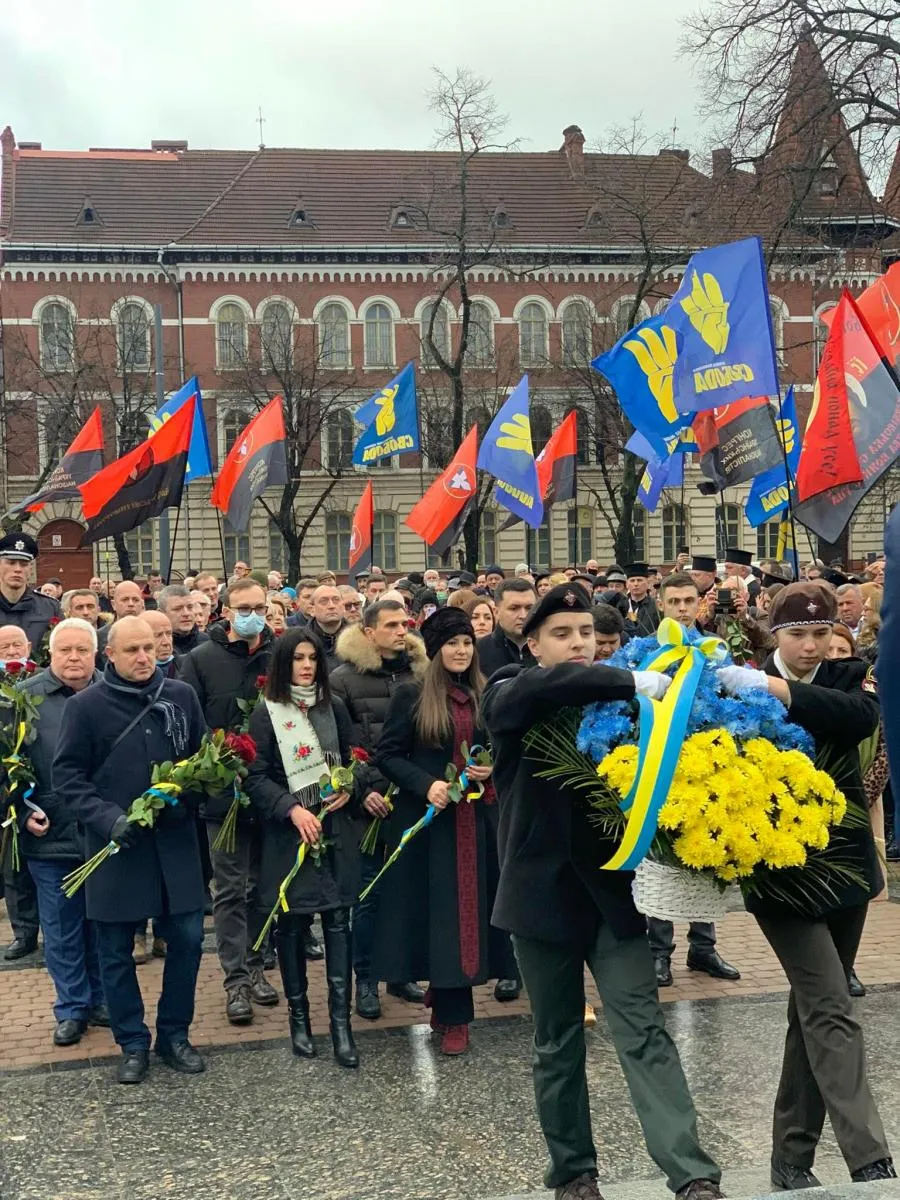  Урочистий захід біля пам’ятника Степану Бандері