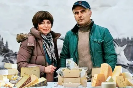 Ігор та Оксана Небиловичі виготовляють багато видів сиру. Фото з архіву Ігоря Небиловича