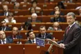 Президент готовий віддати частину влади із центру на місця