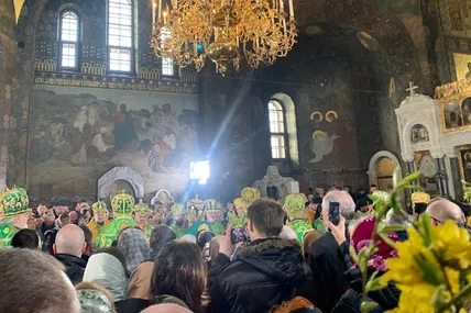 Митрополит Епіфаній проводить службу у Трапезному храмі Києво-Печерської Лаври. Фото: Суспільне
