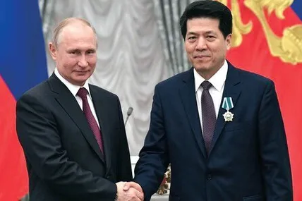 Колишнього посла Китаю у росії Лі Хуея путін нагородив орденом Дружби. Чи не буде нинішня місія китайського спецпосланника дружньою для москви?
