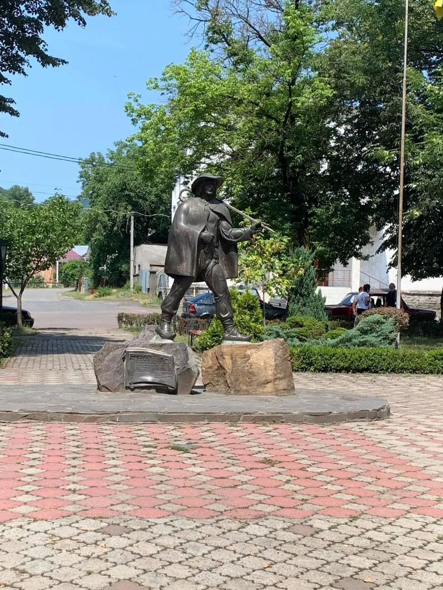 Монумент на честь листоноші Фекети. Фото автора