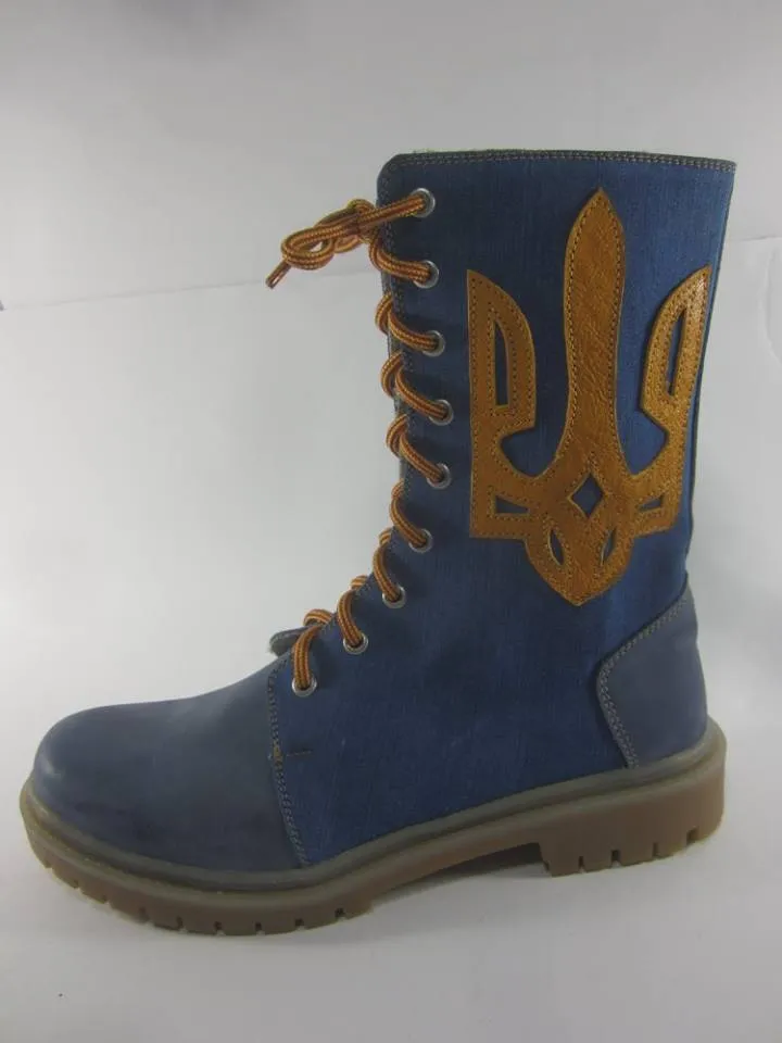 Олег Земнухов пропонує модникам та модницям цікаві моделі авторського взуття. Фото з Фейсбуку