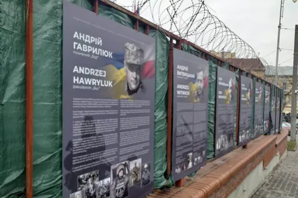 В експозиції – портрети, фото й короткі біографії 12 українських героїв польського походження. Фото автора