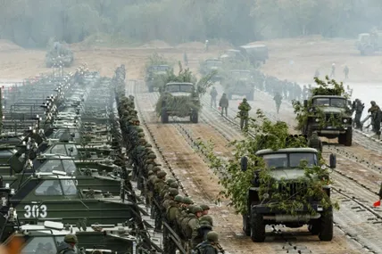 CNN: російські війська почали висуватися до районів зосередження на кордоні України