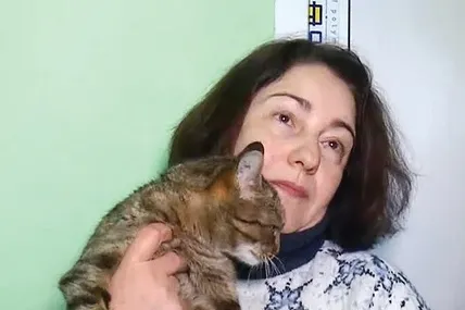 Ірині Ігнатенко киця Нора нагадує про український острів, який захищав її чоловік.