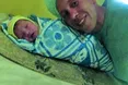 Перерізав пуповину, взяв малюка на руки…